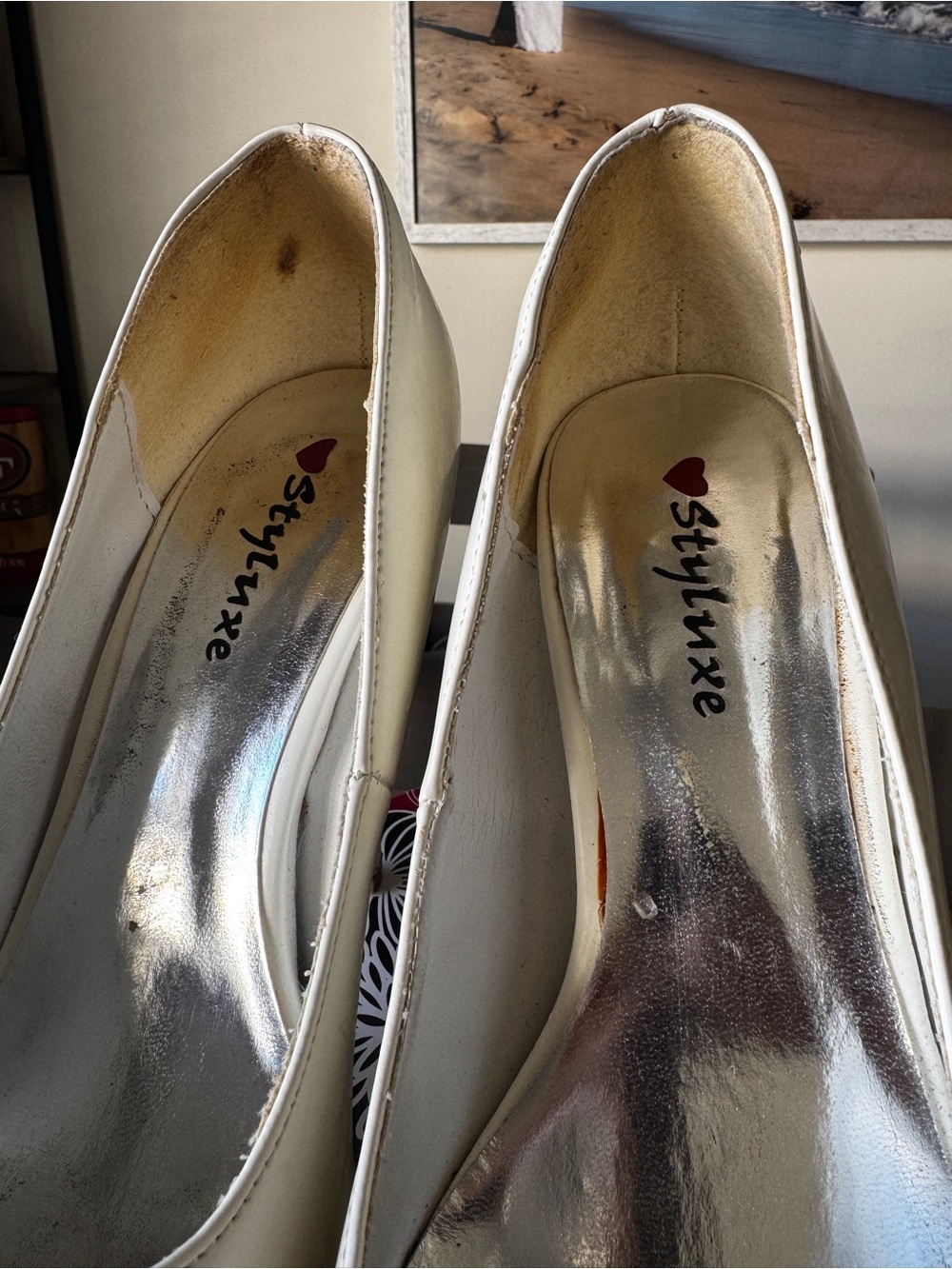 Women’s Size 8 1/2 White Round Toe Platform Pumps - Picture 6 of 8